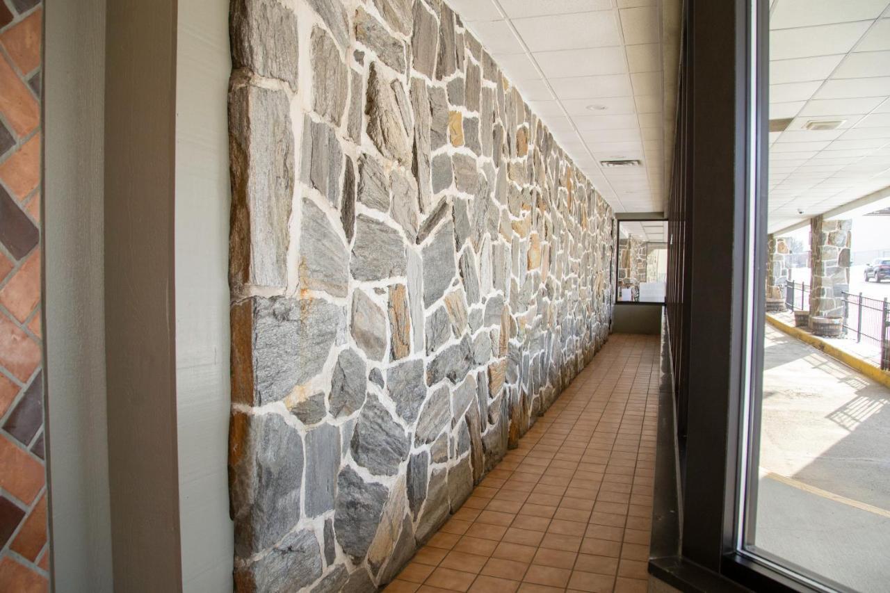 The Stables Inn & Suites Salem Exterior foto